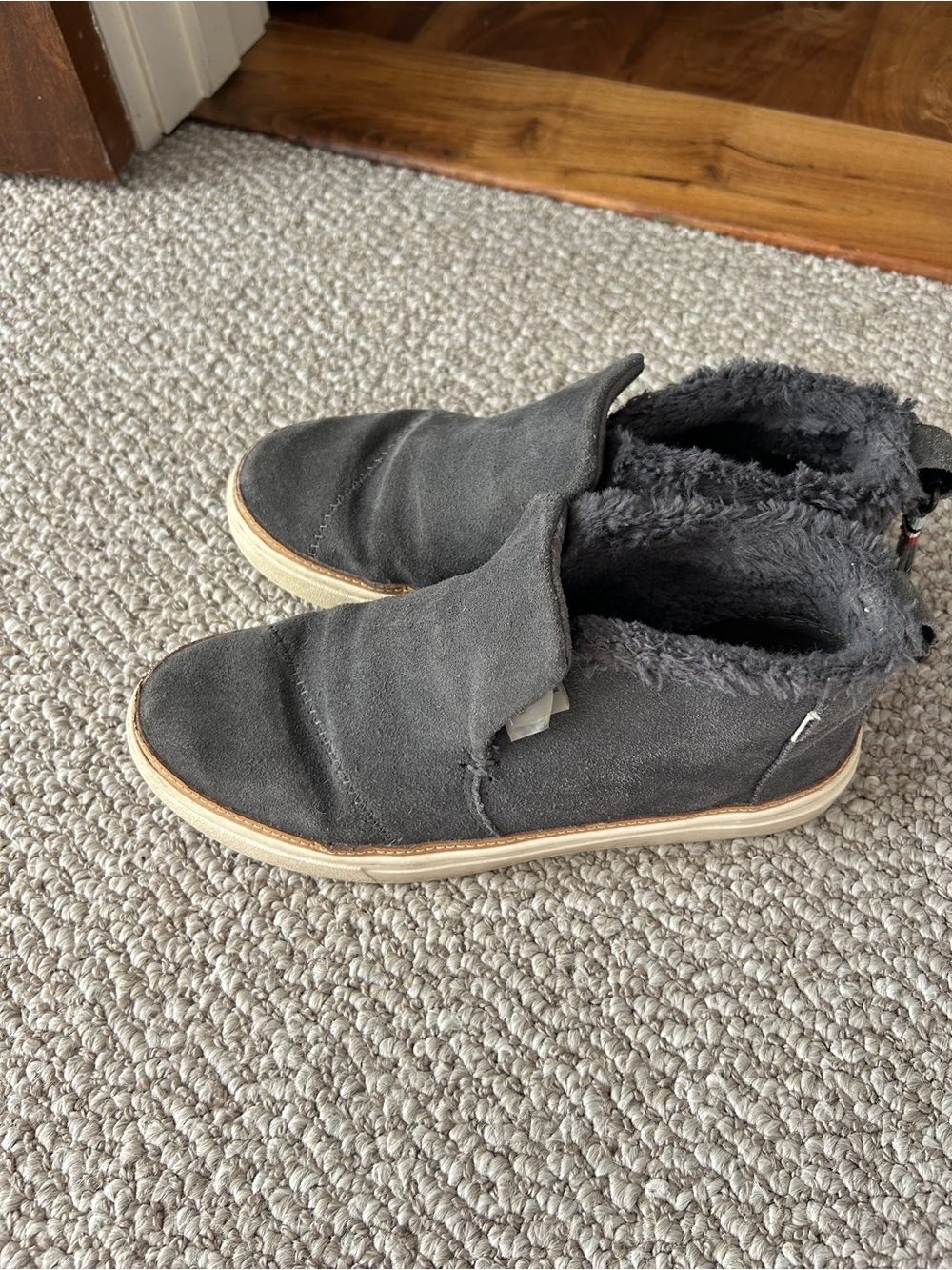 Women’s Toms Gray Faux-Shearling Slip-On Shoe, Size 6